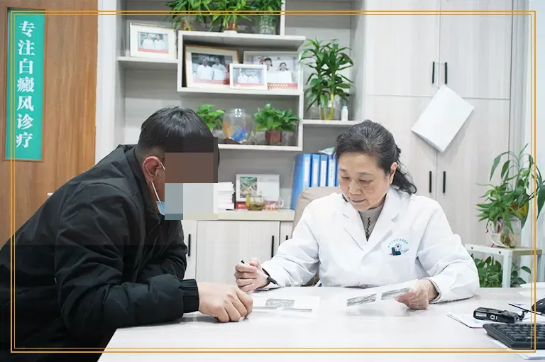 皮肤上出现白色小点是什么原因