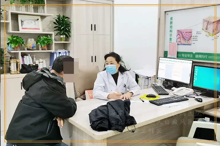 脸上有一块一块的白块是怎么回事