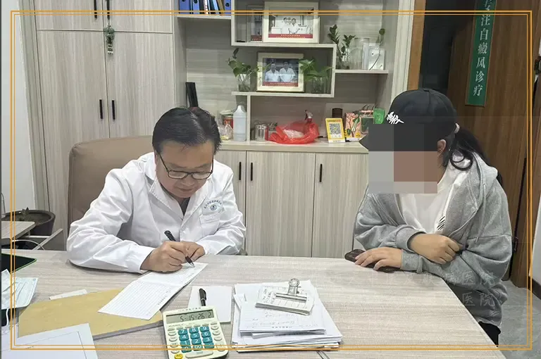 婴儿额头长白斑该怎么治疗更安全