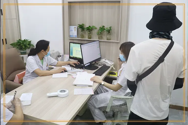 白癜风导致眼睫毛也白了吃点什么药好