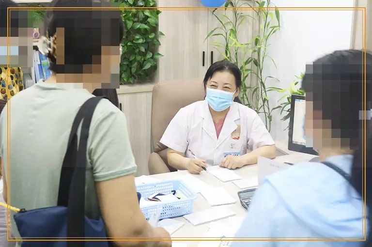 脖子上的白癜风照光后发红正常吗