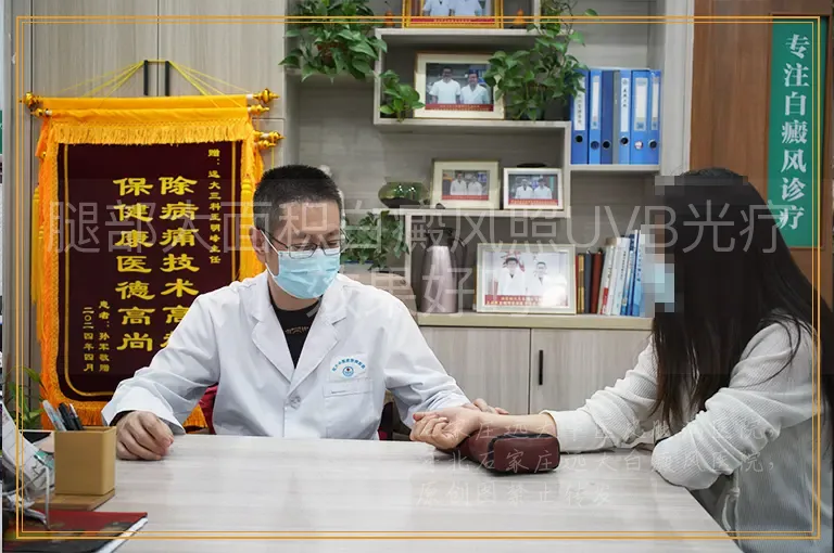 腿部大面积白癜风照UVB光疗效果好吗